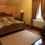 Chateau De Belle Poule Bed and Breakfast 4*