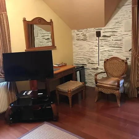 Chateau De Belle Poule Bed & Breakfast Les Ponts-de-Cé