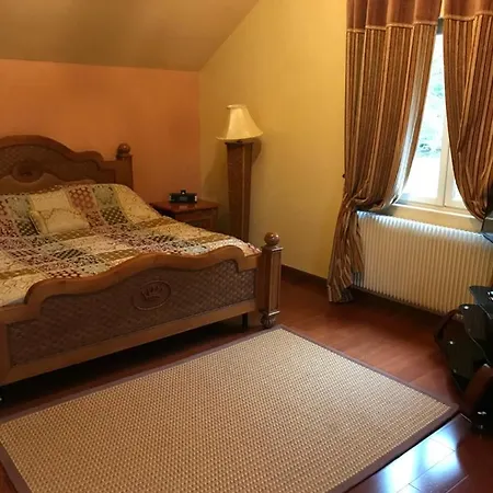 Chateau De Belle Poule Bed & Breakfast 4*
