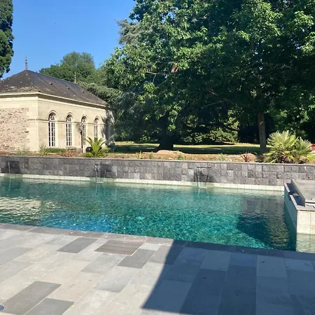 Chateau De Belle Poule Bed & Breakfast Les Ponts-de-Ce