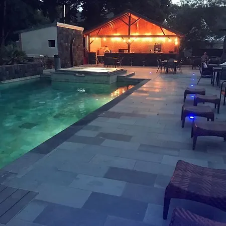 Chateau De Belle Poule Bed & Breakfast Les Ponts-de-Cé