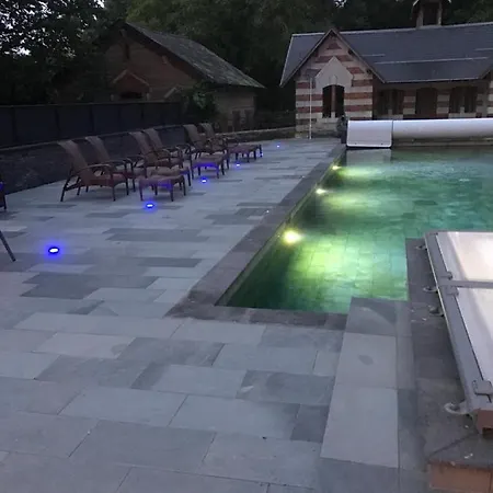 Chateau De Belle Poule Bed & Breakfast 4*