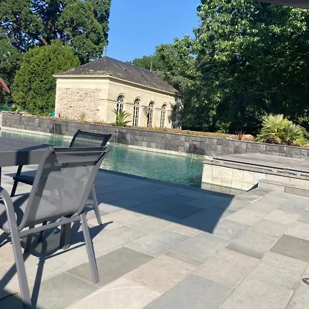 Bed & Breakfast Chateau De Belle Poule