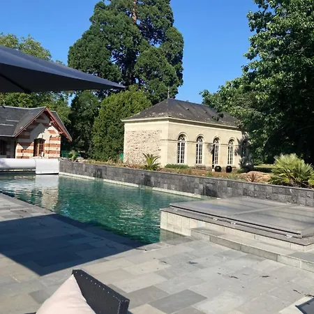 Chateau De Belle Poule Bed & Breakfast 3*