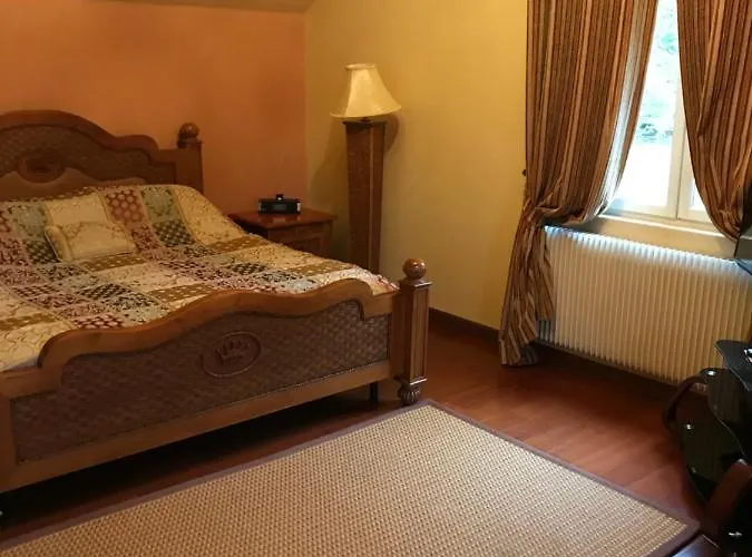 Chateau De Belle Poule Bed & Breakfast 4*