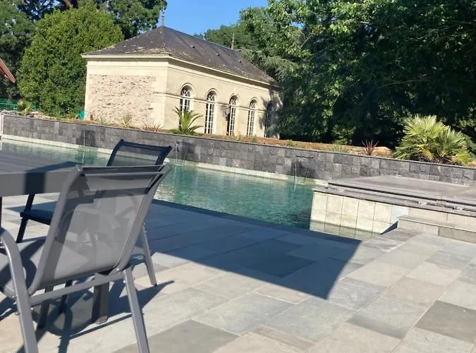 Bed & Breakfast Chateau De Belle Poule