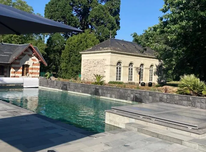 Château De Belle Poule Couette-café 4*